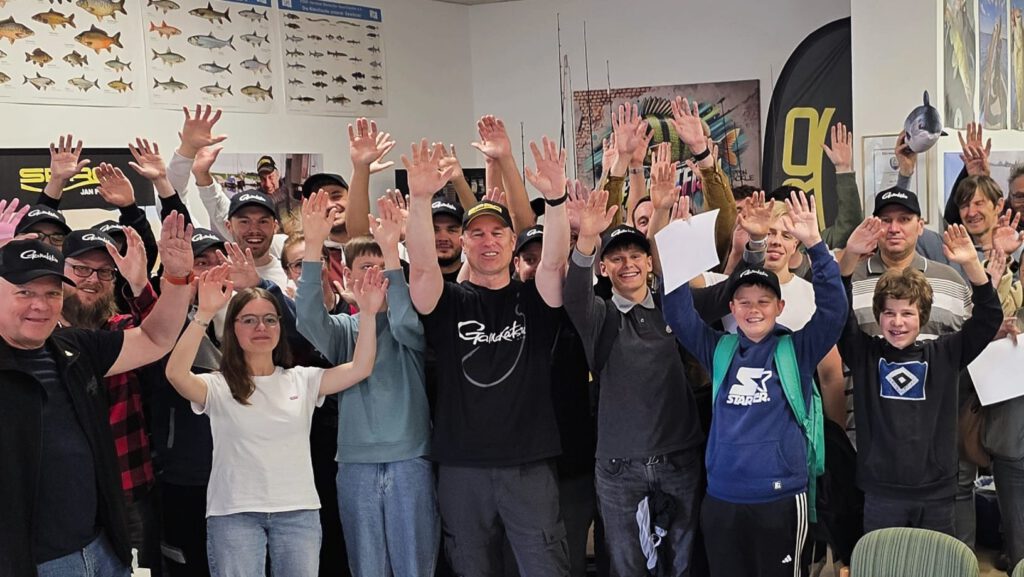 Viele Hamburger Neuangler haben bereits erfolgreich ihren Angelschein mit Jan Pusch von der Angelschule NORD bestanden.