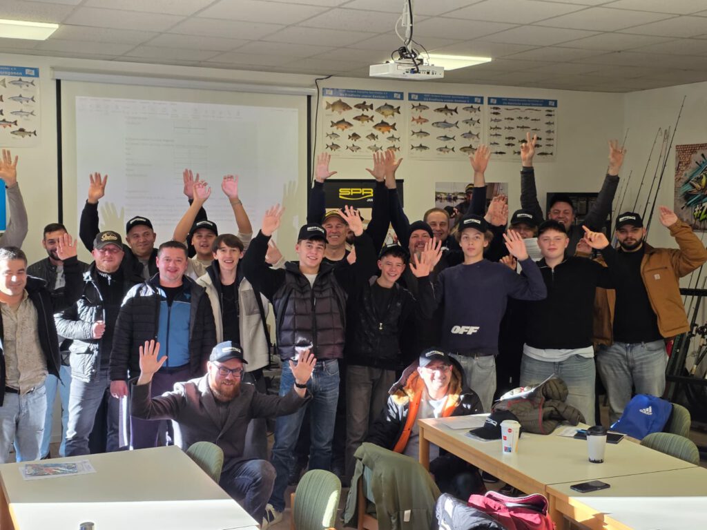 Hamburger Angler machen ihren Angelschein am Wochenende bei der Angelschule NORD in Hamburg. Mit Online-Lernen und Jan Pusch