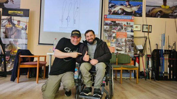 Rollstuhlfahrer im Angelschein Kurs bei Jan Pusch Schulungsraum barrierefrei